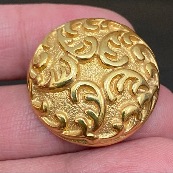 Vintage MONET Signed Gold-tone Ornate Concave Button Earrings - Picture 10 of 15